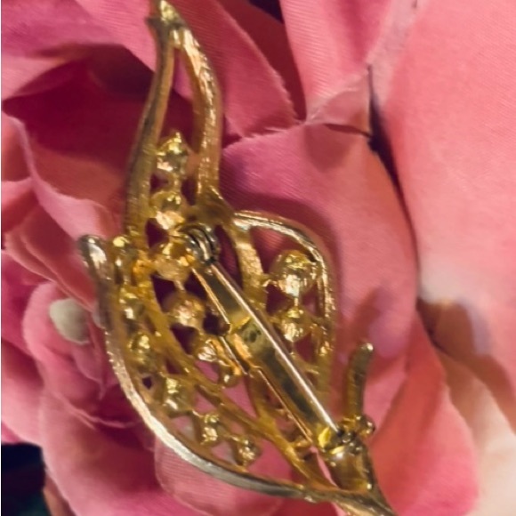 Ladies Brooch Gold with Pearl Stones - Picture 3 of 8